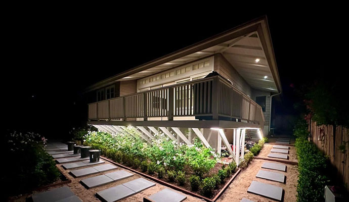 Residential home deck landscape lighting