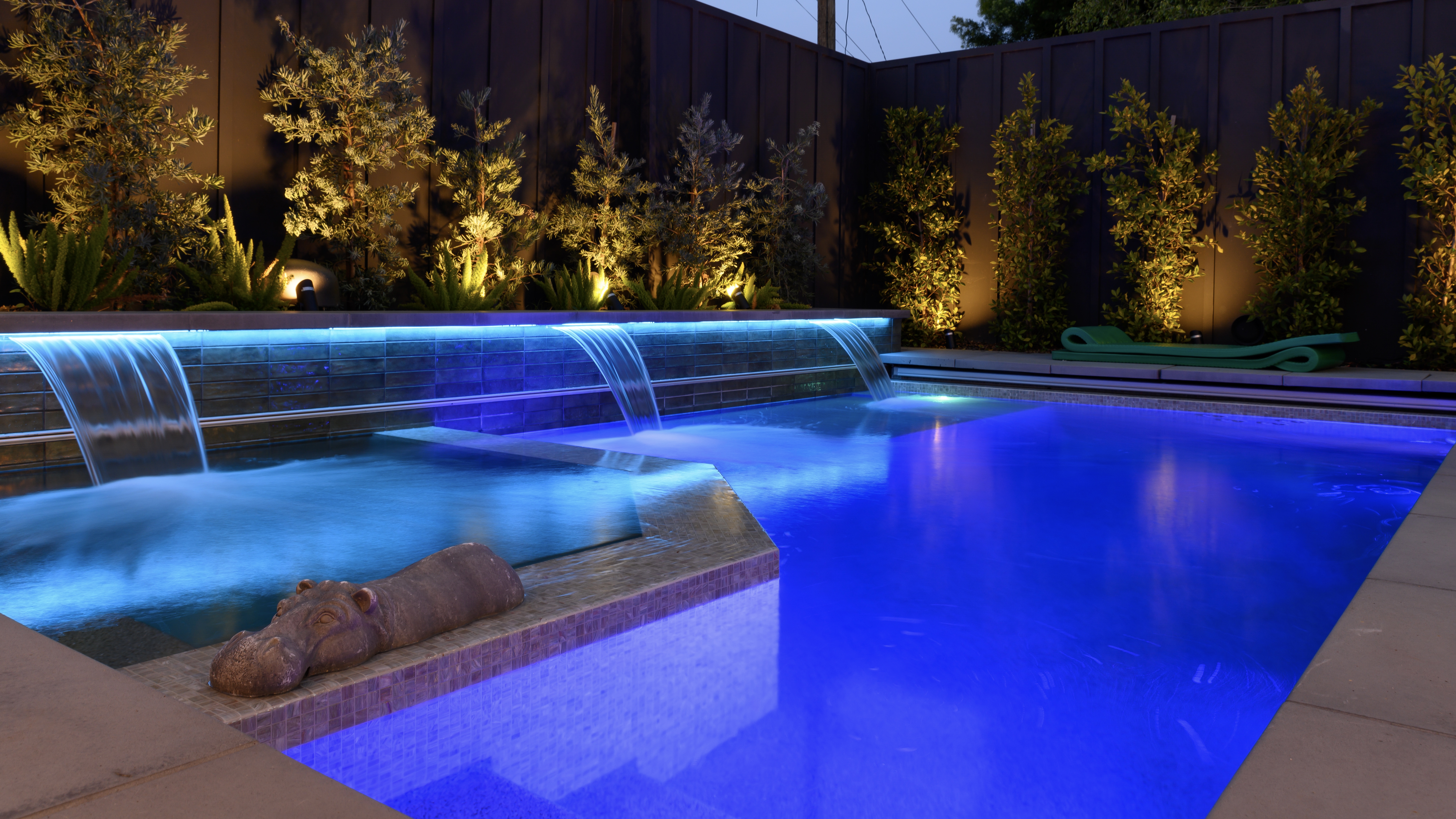 Proluxe Linear Lighting complementing with the pool's aesthetic perfeclty