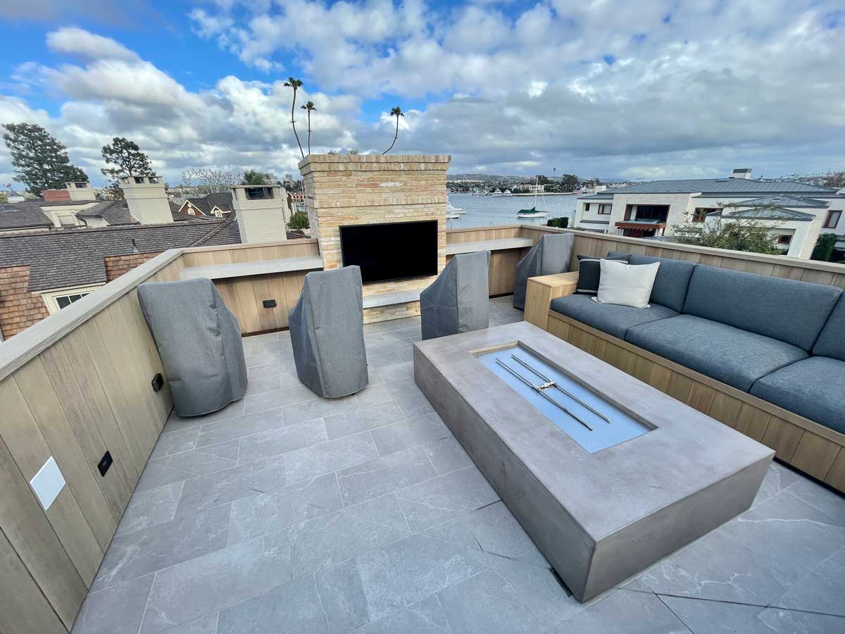 Roof top TV and Speakers with ocean view :)