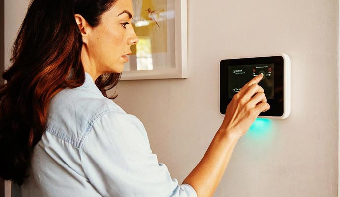 What to Expect from Professionals While Upgrading to a Smart Home